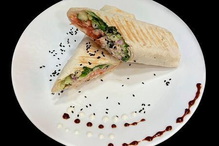 Ролл с тунцом и халапеньо