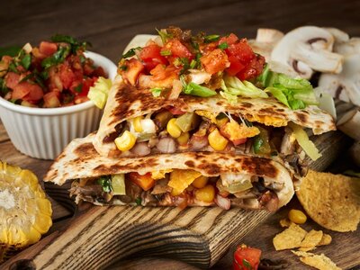 Вегетарианская Casa dilla с грибами и сыром