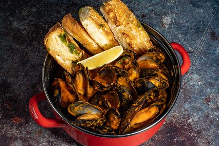 Мидии в соусе том ям