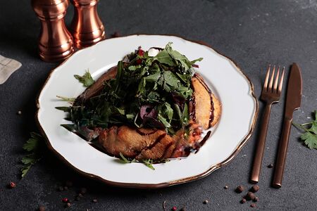 Салат с куриным филе и творожным сыром