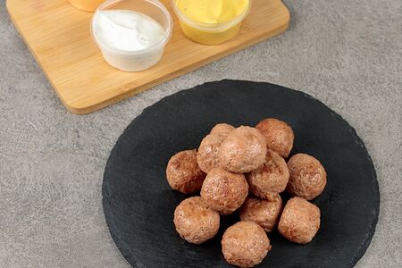 Фрикадельки L с двумя соусами