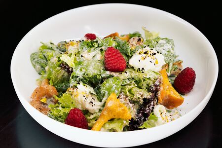 Салат с лисичками