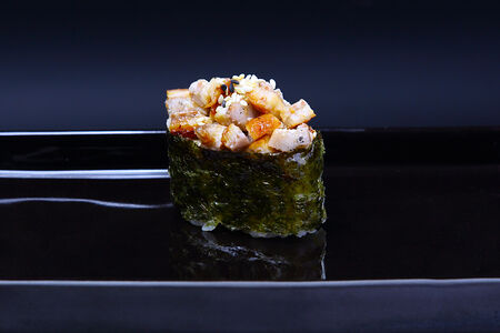 Гункан Спайси с угрем