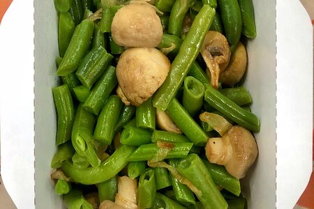 Фасоль стручковая с грибами