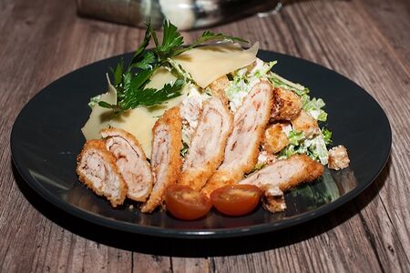 Салат Цезарь с курицей по-грузински
