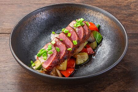 Стейк из тунца на гриле