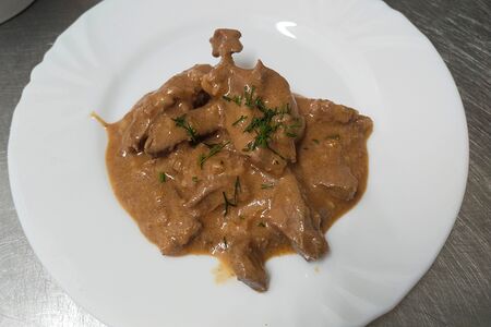 Печень по-строгановски