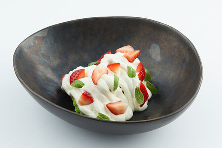 Миндальный бисквит с лаймом и мятой