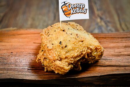 Кусочек курицы в панировке