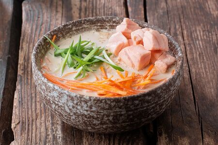 Сливочный суп с лососем