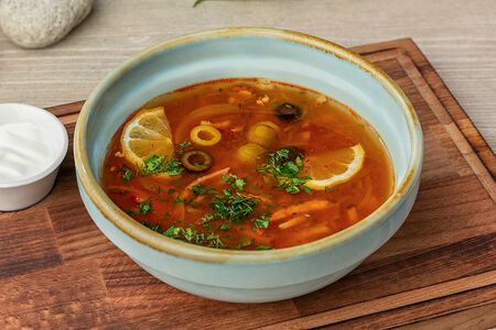 Солянка с копченостями