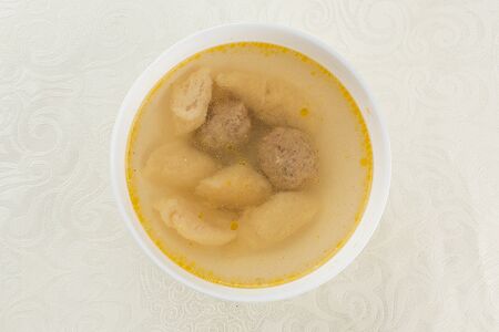 Бульон куриный с клёцками и фрикадельками