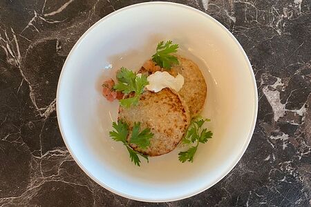 Куриные котлетки с томатной сальсой