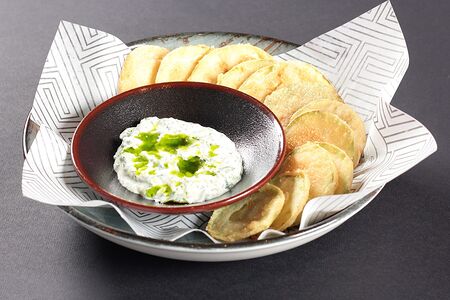 Хрустящие кабачки с дзадзыки