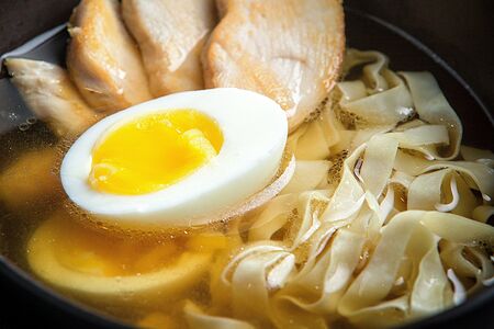 Куриный бульон с домашней лапшой