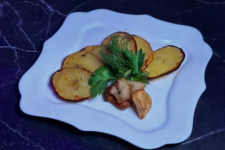 Картошка в тандыре с салом