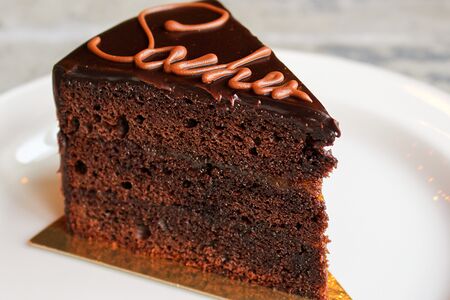 Шоколадный торт Захер
