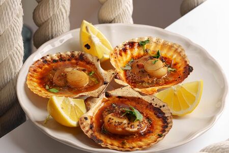 Гребешок, обожженный на створке