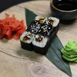 Ролл с угрем 