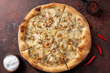 Пицца Груша и горгонзола