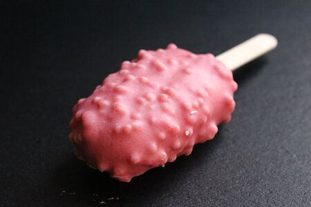 Пирожное Эскимо Клубничка