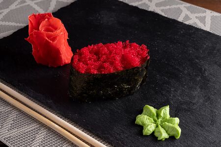 Суши с красной икрой