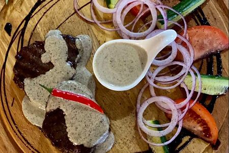 Говяжье филе под сливочно-грибным соусом