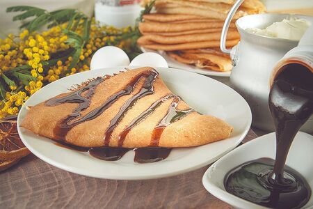 Блинчик с шоколадным топпингом