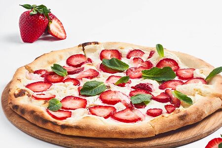 Пицца Маскарпоне с клубникой