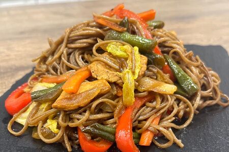 Соба с овощами и мясом