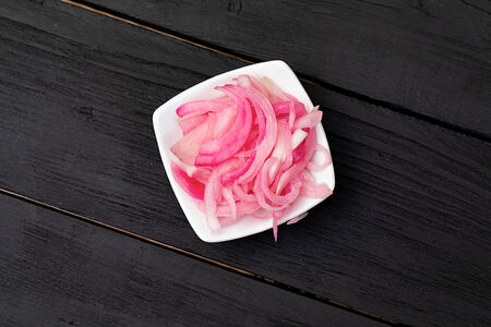 Лук маринованный