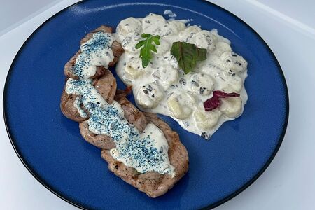 Медальоны из cвинoй вырезки