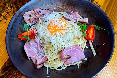 Паста Карбонара с беконом и яйцом
