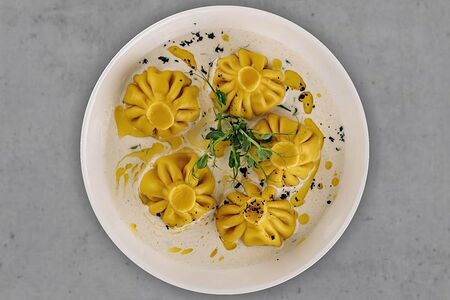 Хинкали с курицей в соусе Чкмерули