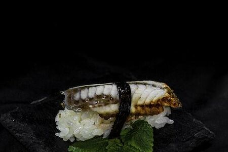 Унаги нигири суши (с угрем)