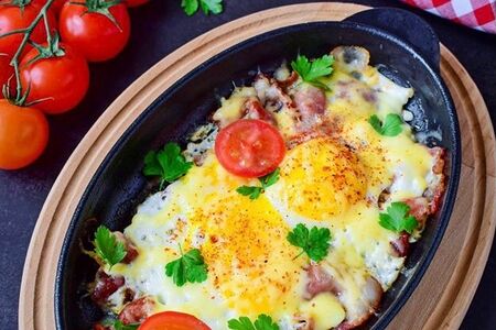 Яичница с беконом по-итальянски