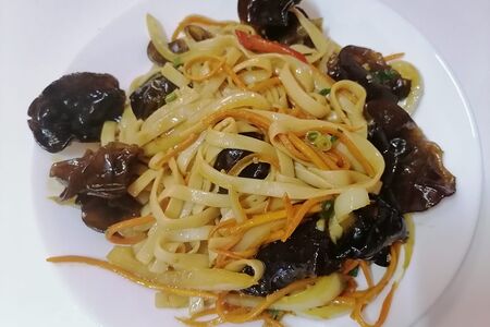 Удон с древесными грибами