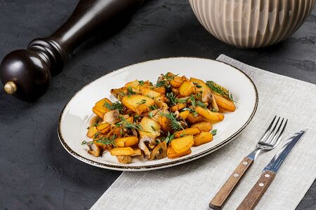 Жареный картофель с грибами