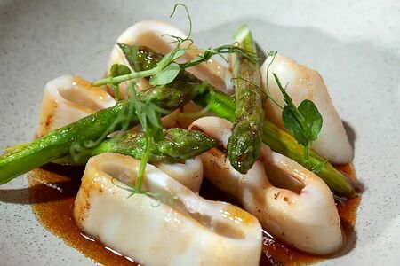 Кальмар со спаржей