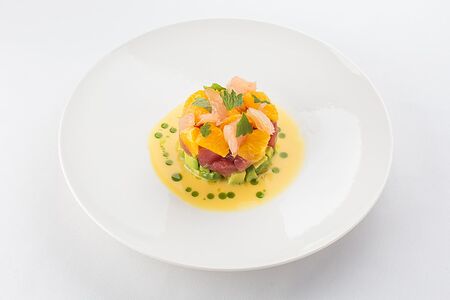 Тартар из тунца, авокадо, цитрус