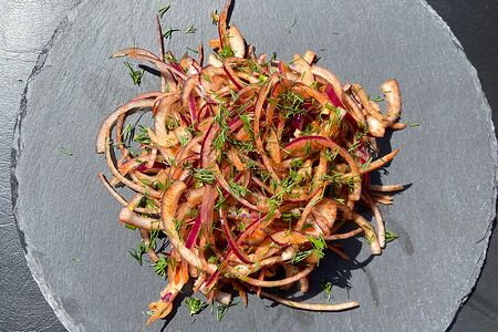 Маринованный красный лук