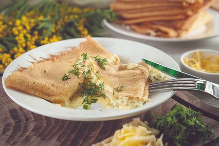Блинчик с сыром и зеленью