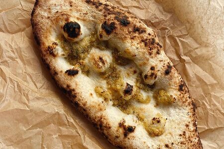 Неаполитанский хлеб со сливочно-чесночным маслом