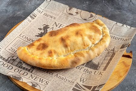 Закрытая пицца с ветчиной