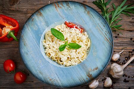 Феттуччине со сливочным цыпленком