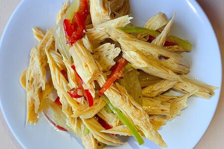 Салат из соевой спаржи