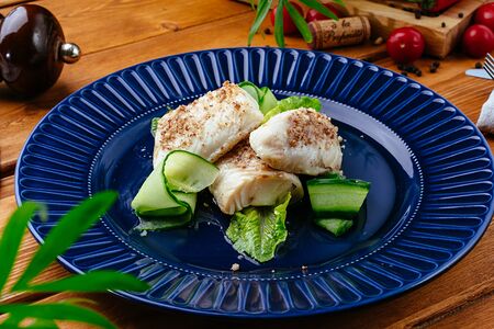 Жареная треска с грецким орехом