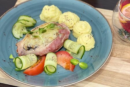 Куриный мешочек Пуле с картофельным пюре