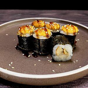 Запеченный мини-ролл с угрем