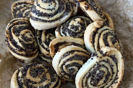 Перья с маком